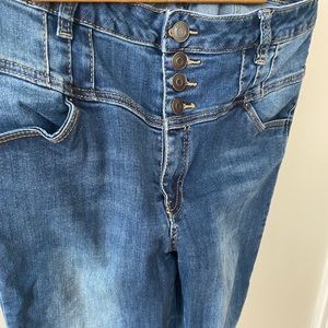 Hi! My name is Vienna! Come read my story!